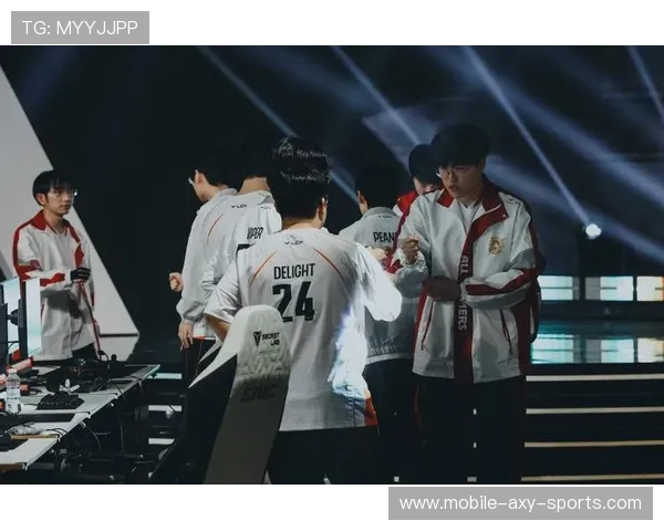 《2025年全球电竞赛事风云再起 各大战队备战新赛季争夺总冠军》