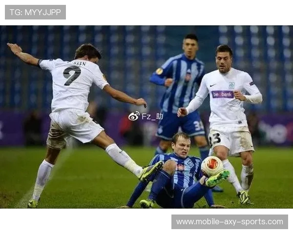 布鲁日与基迪那摩的激烈对决揭示足球战术与团队协作的精彩瞬间 布鲁日与基迪那摩的激烈对决揭示足球战术与团队协作的精彩瞬间